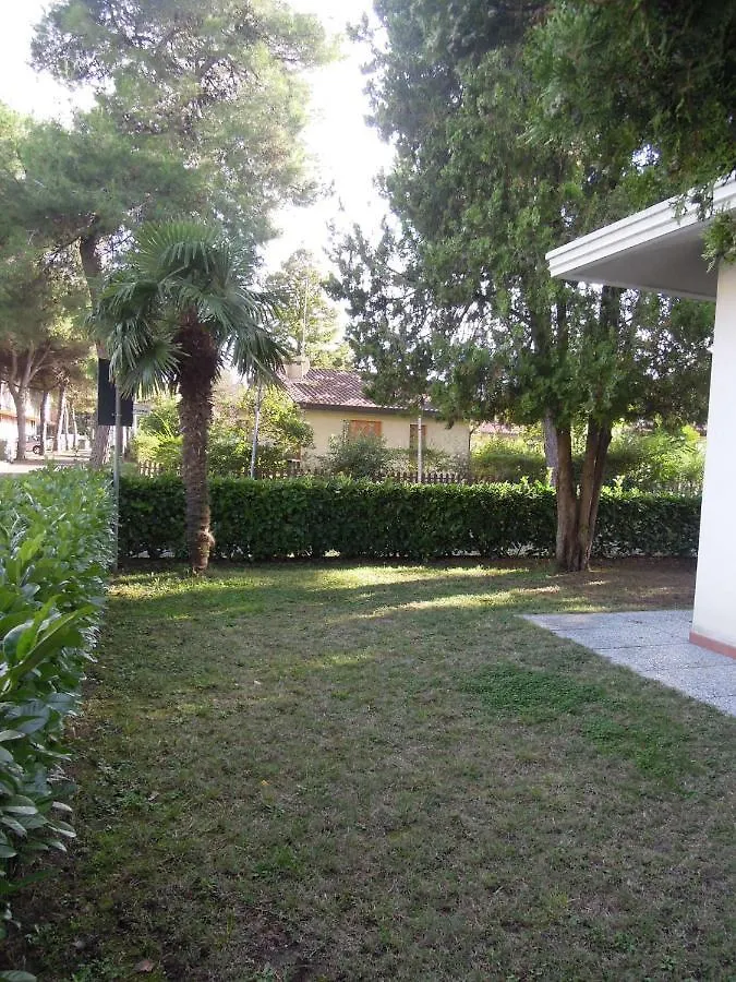 Villa With Garden In A Quiet Place 500M From The Sea Bibione 0*,